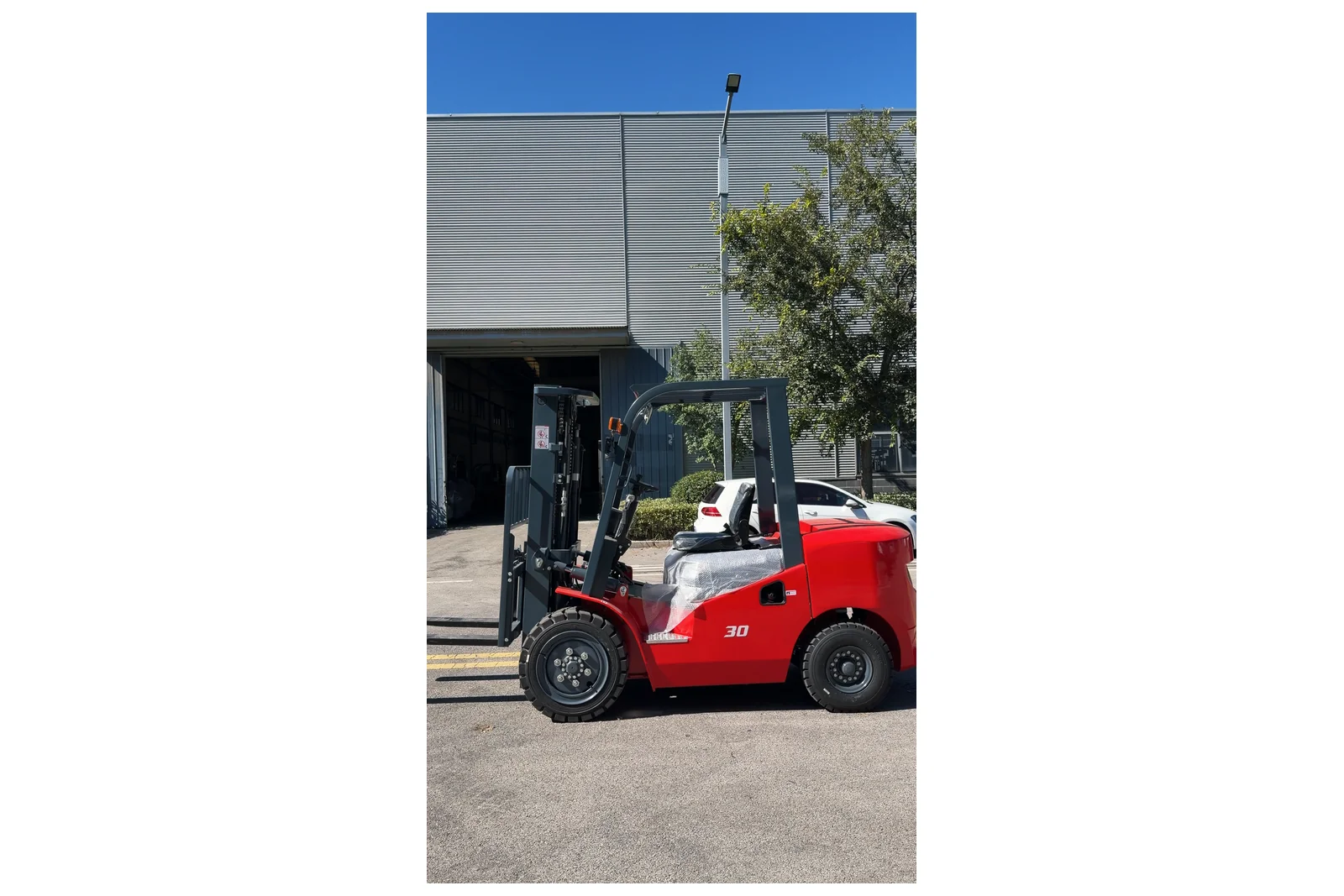 CPC(D)30 3 t diesel forklift — front three quarter photograph
